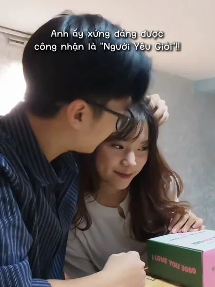 Cặp đôi cùng mở hộp quà MILIMAN