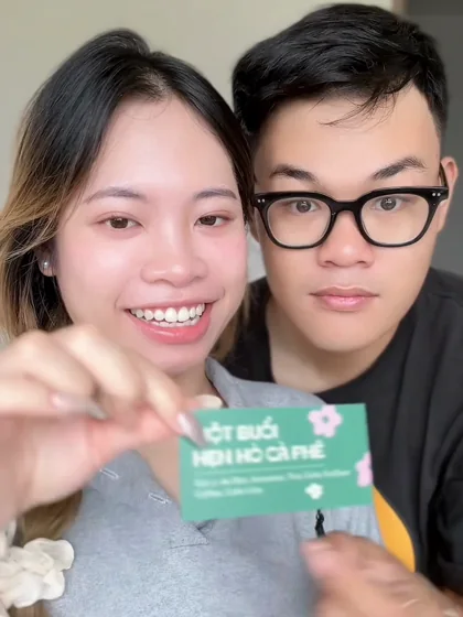 Cặp đôi cùng mở hộp quà MILIMAN