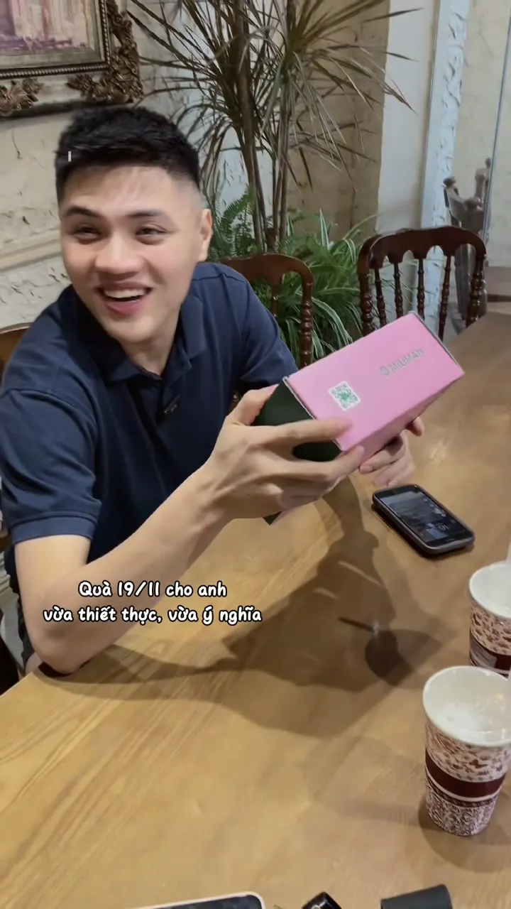 Anh cười khi mở box Người Yêu Giỏi