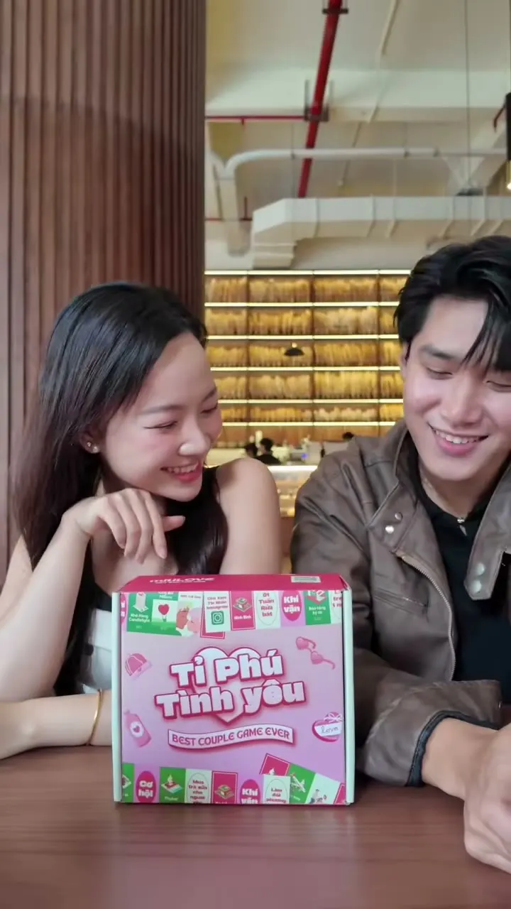 Cặp đôi bên box Tỷ Phú Tình Yêu